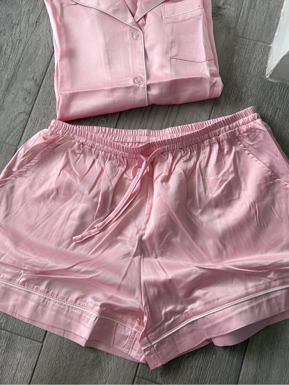 Short-Sleeve Pink Satin Pajama Set with Elastic Waist Satin S - Picture 4 of 4